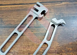 BISONS Mayorista Biomet Long Plate Bender de Acero Inoxidable con 2 Ranuras, Instrumento Quirúrgico para Doblar Placas Óseas Ortopédicas - Product Image 3