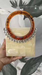 Bolso de mano de resina de marfil negro y nacarado de moda hecho a mano de diseño único por Crescent Crafts - Product Image 2