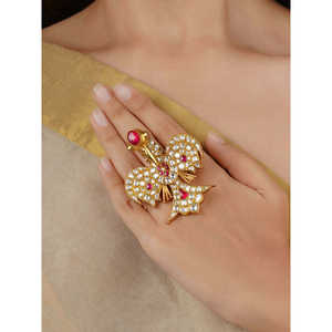 Anillo de Sello Romántico de Color Rosa Chapado en Oro con Incrustaciones de Jadau Kundan, Anillo de Plata Moderno y Elegante con Incrustaciones de Rodio MRNG173WP - Product Image 1