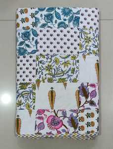 Courtepointes en coton patchwork sur mesure en tissus de coton recyclés idéales pour la revente par les magasins d'ameublement - Product Image 5