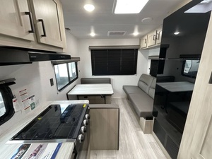 Nouveau 2025 East To West Silver L-a-k-e 2300RD Camping-car Prêt à être expédié - Product Image 5