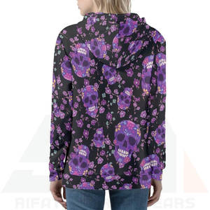 Sweat-shirt à capuche d'hiver premium violet à imprimé floral Crâne de sucre, motif Day of the Dead, poches frontales, cordon de serrage réglable, tissu éponge - Product Image 2