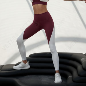 Ensemble de sport pour femmes Vetega Aspen - Haut de compression en nylon et leggings respirants taille haute avec fines bretelles et dos ouvert - Product Image 4