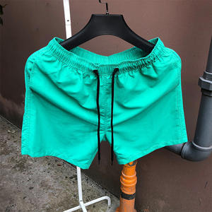 Pantalones cortos deportivos en blanco para hombre con logotipo personalizado - Product Image 6