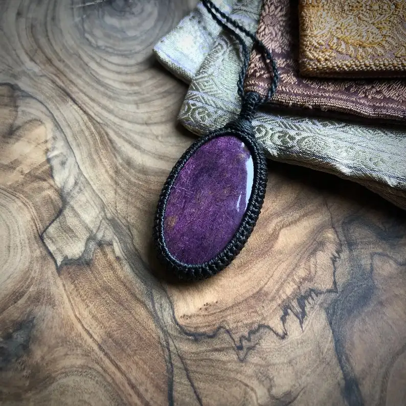 Collier Purpurite de haute qualité pendentif en cristal macramé cristal pierre précieuse guérison Anneroza Rock pendentif violet pierre précieuse coupe ovale