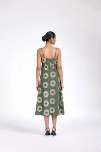 มิดิผ้าฝ้ายอินเดียทำด้วยมือสำหรับผู้หญิงชุดฤดูร้อนแขนกุดพิมพ์ลายดอกไม้ชุดปาร์ตี้ลำลองที่เป็นมิตรกับสิ่งแวดล้อม - Product Image 2