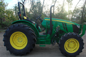 Usado para John para tractor agrícola 5095M 4WD con bomba de rodamiento de caja de cambios 95HP a la venta - Product Image 6