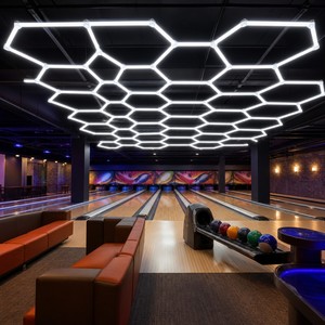 Luminaire LED hexagonal en <span class=keywords><strong>nid</strong></span> <span class=keywords><strong>d</strong></span>'<span class=keywords><strong>abeille</strong></span> pour plafond de piste de bowling 6000K CRI 90 Aluminium - Product Image 1