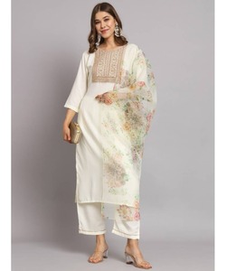 Modest Casual Long Pakistani SalwarKameez para mujeres en color blanco Velvet Boutique Style - Product Image 6