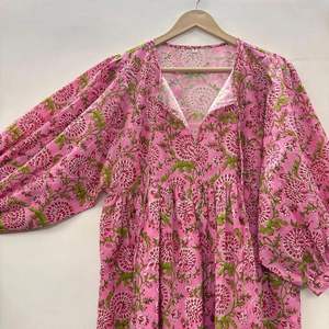 Haute qualité rose Floral bloc imprimé Kyra robe mi-longue Silhouette ample naturel pour décontracté été cadeau pour les femmes proches - Product Image 2