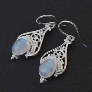 Boucles d'oreilles clous en pierre de lune arc-en-ciel, faites à la main, en argent sterling 925 plaqué or, bijoux fantaisie en pierres précieuses, cadeau pour femme, anniversaire, fête - Product Image 4
