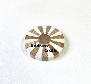 Dessous de verre en bois et résine de conception fantastique Dessous de verre de taille et de forme personnalisées pour la vaisselle Dessous de verre géométrique en bois brun et résine - Product Image 5