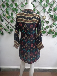 Túnica corta de corte recto de alta calidad Kurti en algodón Khadi para amantes de la moda tradicional minimalista disponible a bajo precio - Product Image 4