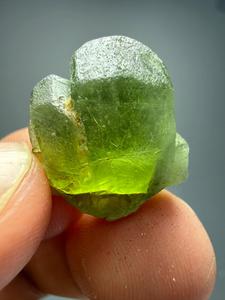 Cristaux de péridot naturel de haute qualité, provenant directement de la vallée de Suppat, Kohistan, Pakistan, bruts, avec emballage en sac - Product Image 4