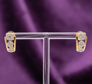 Elegantes Pendientes de Aro de Oro con Tres Piedras de Diamante en Racimo para Mujer, Regalo de Boda - Product Image 6