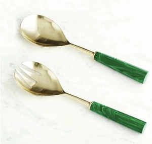 Serveur à salade personnalisé en acier avec manche en bois et résine Outil à salade de qualité supérieure Cuillère et fourchette de service Mélangeur à salade Vaisselle Couverts - Product Image 4