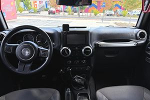 ข้อเสนอส่วนลด รถจี๊ป แรงเลอร์ อันลิมิเต็ด รูบิคอน 4x4 ปี 2015 มือสอง ไมล์น้อย - Product Image 3