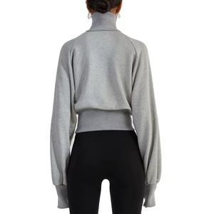 Ensemble de survêtement pour femme en molleton épais respirant avec pantalon de sport à taille élastique et trous pour les pouces, et pull de sport à taille cintrée - Product Image 3