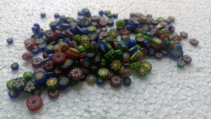 Perles en verre millefiori multicolores sur mesure pour la revente, emballées dans une boîte pour les fabricants et les designers de perles - Product Image 4