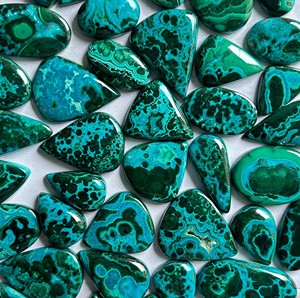 Crisocola Natural Malaquita Cabujón InfinityStones Marca Precio al por mayor Lote Colección hecha a mano Mezcla de formas Multi Gemstone - Product Image 1