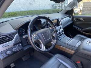 GMC Yukon Denali 4WD 2018 / Disponible à la vente avec faible kilométrage / Moteur essence, véhicule bien entretenu et sans accident - Product Image 5