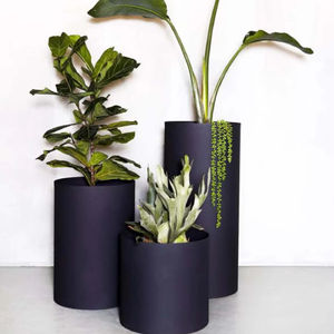 Maceta y maceta de metal más vendida con fondo estrecho y parte superior acampanada diseñada para decoración interior artística - Product Image 1