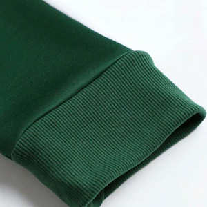 Ensemble de survêtement actif avec une coupe ajustée et des matériaux de haute qualité pour un usage quotidien et sportif - Product Image 4