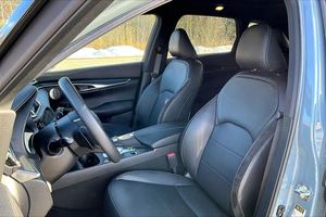 EXCELENTE SUV Crossover Deportivo Q-X50 2024 Usado con Tracción Total - Product Image 3