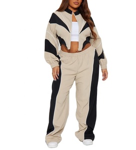 Conjunto Deportivo de Chaqueta Cortavientos y Pantalones a la Rodilla para Mujer, Personalizado, de Poliéster, con Bloques de Color, para Verano - Product Image 1