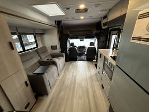 Vendedor Verificado de F-o-r-e-s-t R-i-v-e-r S-o-l-e-r-a 24SRC Usado del 2024, Listo para Viajar - Product Image 2