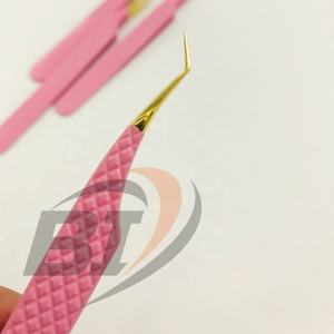 Pince à épiler professionnelle en acier inoxydable durable à 45 degrés pour extensions de cils, prise ferme, modèle volume rose doré, applicateur - Product Image 1