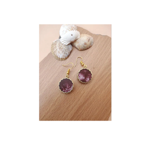 Pendientes de resina y latón Pendientes de tuerca chapados en oro con incrustaciones de ajuste Fábrica al por mayor para fiestas - Product Image 2