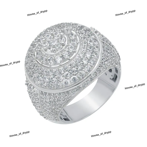 Anillo Redondo Plateado con Diamante Moissanita en el Centro, Engaste Pavé, Diseño de Lujo para Hombre y Mujer - Product Image 2