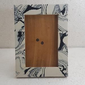 Decoración navideña artesanal hecha a mano, marco de resina con efecto de mármol con adornos de madera Natural, elegante Marco de 7x5 para fotos elegantes - Product Image 1