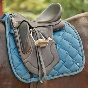 Tapis de selle anatomique en mousse à mémoire de forme intégrée pour une protection supérieure du dos du cheval lors de l'équitation - Product Image 3