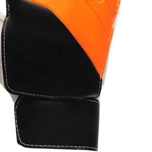 ถุงมือผู้รักษาประตูที่มีสไตล์จากผู้ผลิตชั้นนำอุปกรณ์กีฬา - Product Image 3