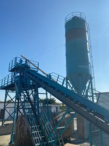 Compacto eficiente 30 M3/H Planta mezcladora de hormigón estacionaria Máquina dosificadora controlada por PLC Bomba Motor Caja de cambios Componentes de núcleo - Product Image 4