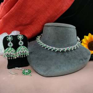 Serti de diamants américains avec Maang Tikka Design complexe Brilliance Of Real Diamonds Accessoire pour mariages, occasions festives - Product Image 3