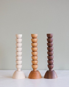Support de bougie en bois artisanal et écologique pour la décoration de Noël, avec une forme classique et une finition en bois naturel - Product Image 3