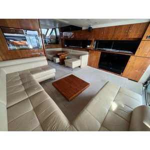 Fairline Squadron 65 Cabin Cruisers Embarcaciones de Lujo Premium para una Experiencia Óptima en el Agua - Product Image 2