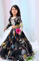 Nouveau 2025 enfants portent doux Chinon soie Multi fil et broderie et impression numérique travail Lehenga Choli avec Dupatta en ligne Inde