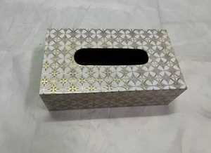 Elegante caja de pañuelos de resina de lujo hecha a mano con estilo y duradero accesorio de decoración del hogar - Product Image 2