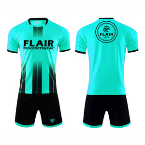 Ensembles d'uniformes de maillots de football confortables et respirants de meilleure qualité au design personnalisé Service OEM pour les jeunes joueurs de sexe masculin Coupe automatisée - Product Image 4