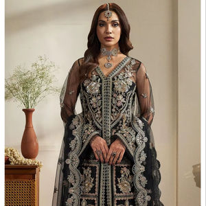 Nouvelle Georgette lourde Salwar Kameez avec un travail brodé élégant Collection pakistanaise à la mode et élégante - Product Image 1