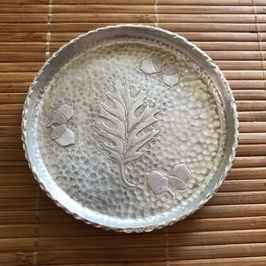 Sous-verres en aluminium anti-rayures résistants à la chaleur avec finition métallique lisse parfaits pour servir des boissons à l'intérieur - Product Image 3