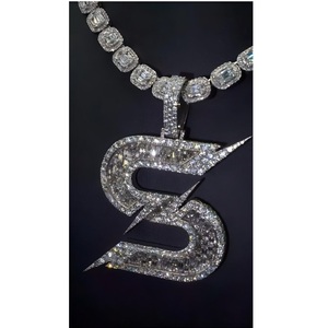 สร้อยคอจี้รูปตัวอักษรเพชรโมอิสคุณภาพระดับพรีเมียมออกแบบมาเพื่อเฉลิมฉลองความรัก - Product Image 3