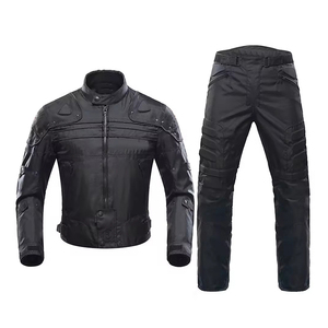 Traje de moto de cuero Premium con acolchado protector y diseño duradero para una conducción segura Traje de moto de cuero elegante - Product Image 1
