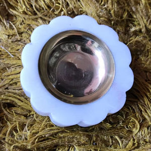 Portavelas de luz de té con forma de flor de mármol blanco con inserto de latón para decoración del hogar y regalos | - Product Image 1