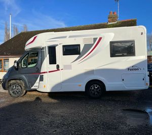 Camioneta 4x4 de lujo Camper Travel Autocaravana para acampar al aire libre/Nueva caravana RV Camper Autocaravana Todoterreno Vehículo recreativo Caravana - Product Image 2