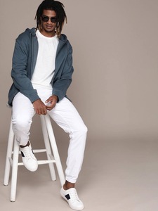 Collection Hiver Décontracté pour Hommes Sweat à Capuche Zippé de Couleur Unie Solide avec Logo Personnalisé Impression Numérique en Gros - Product Image 3
